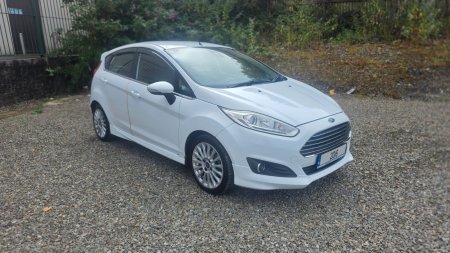 2016 Ford Fiesta - photo 2