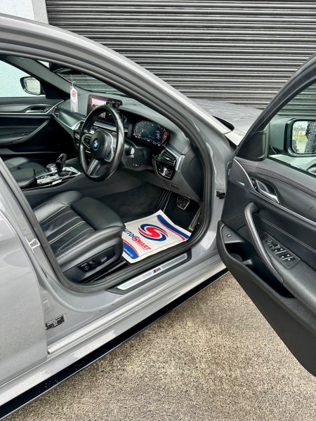 2021 BMW 5-Series - photo 17