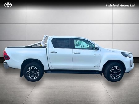 2023 Toyota Hilux - photo 3