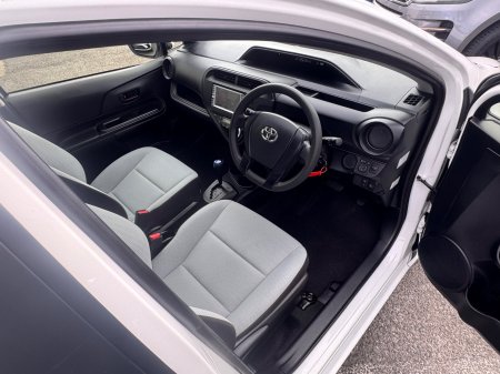 2020 Toyota Aqua - photo 10