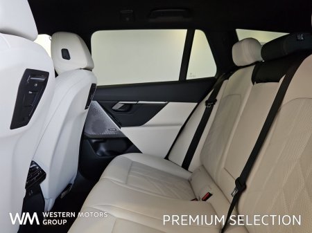 2025 BMW 5-Series - photo 10