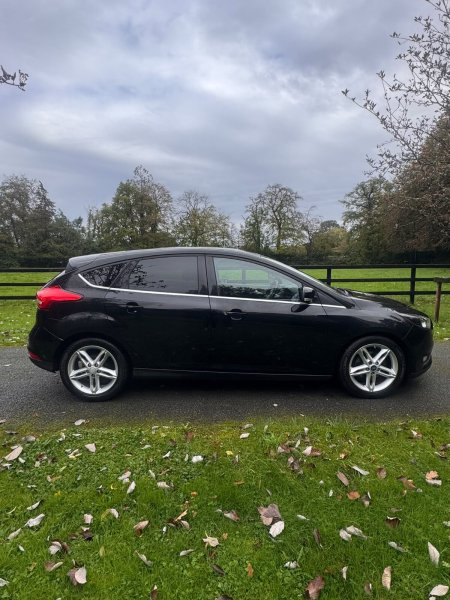 2016 Ford Focus - photo 2
