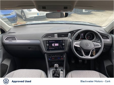 2023 Volkswagen Tiguan - photo 2