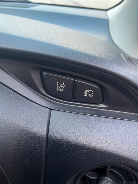 2018 Toyota Vitz - photo 23