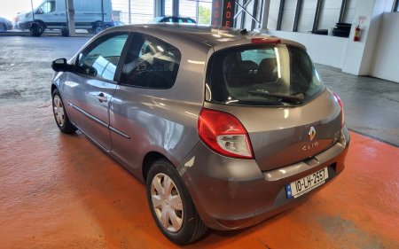 2010 Renault Clio - photo 5