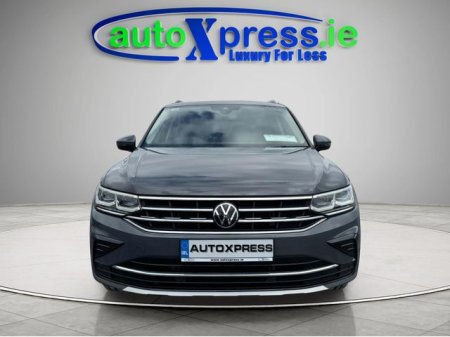 2023 Volkswagen Tiguan - photo 2