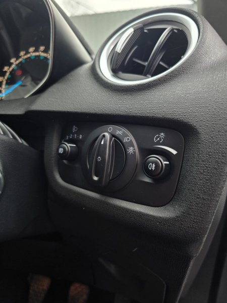 2015 Ford Fiesta - photo 18
