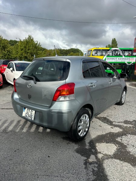 2007 Toyota Vitz - photo 8