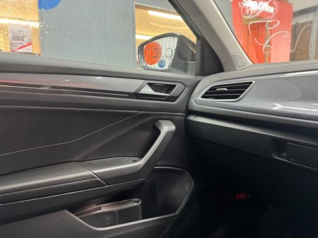 2024 Volkswagen T-Roc - photo 14
