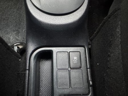 2018 Toyota Vitz - photo 11
