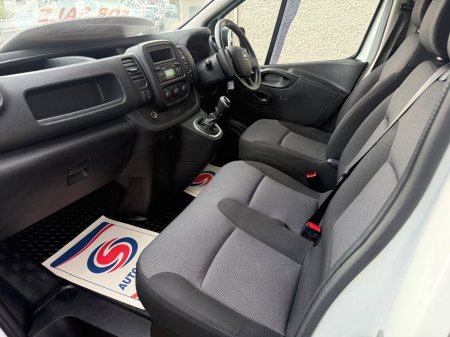 2020 Nissan NV300 - photo 13