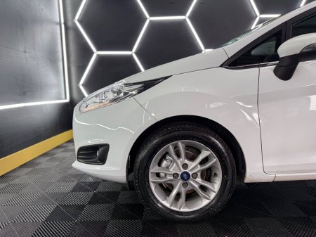 2016 Ford Fiesta - photo 16