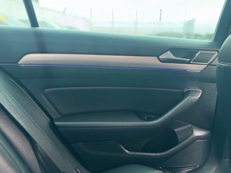 2017 Volkswagen Passat - photo 32
