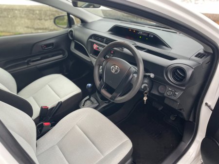 2017 Toyota Aqua - photo 7
