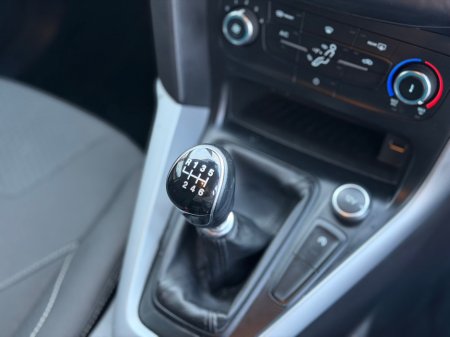 2017 Ford Focus - photo 16