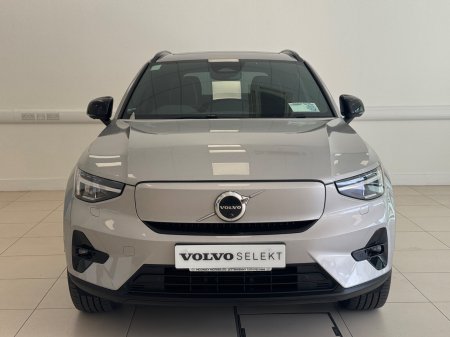2023 Volvo XC40 - photo 2