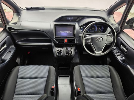 2016 Toyota Voxy - photo 37