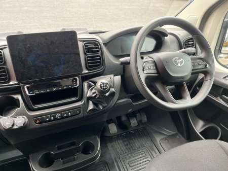 2025 Toyota Proace - photo 9