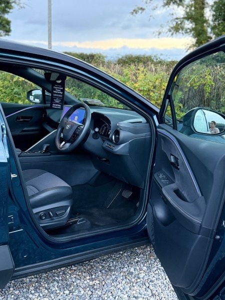 2025 Toyota C-HR - photo 11