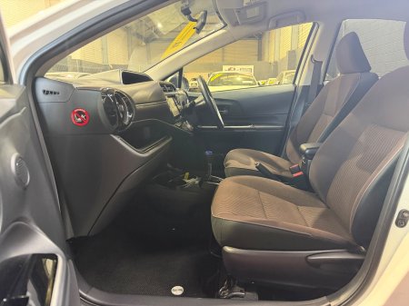 2015 Toyota Aqua - photo 25