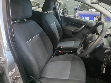 2011 Ford Fiesta - photo 12