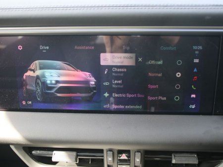 2026 Porsche Macan - photo 20