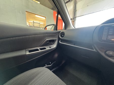 2019 Toyota Vitz - photo 18