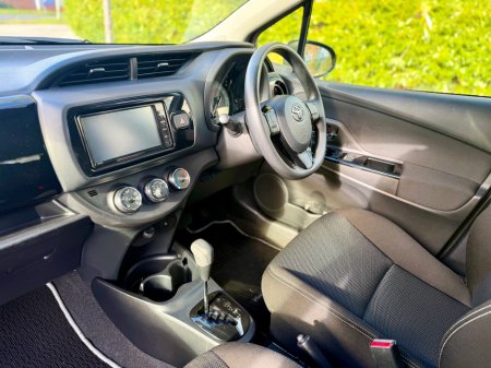 2019 Toyota Vitz - photo 22