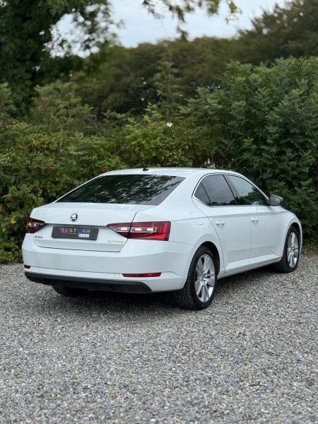 2018 Skoda Superb - photo 13