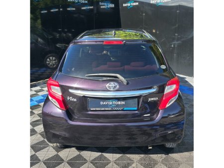 2015 Toyota Vitz - photo 5