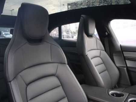 2026 Porsche Taycan - photo 8