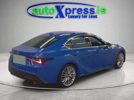2022 Lexus IS - photo 5