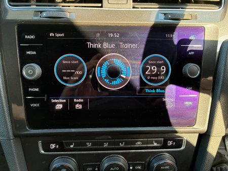 2020 Volkswagen Golf - photo 27