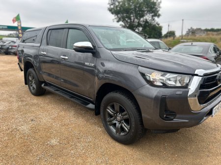 2023 Toyota Hilux - photo 2