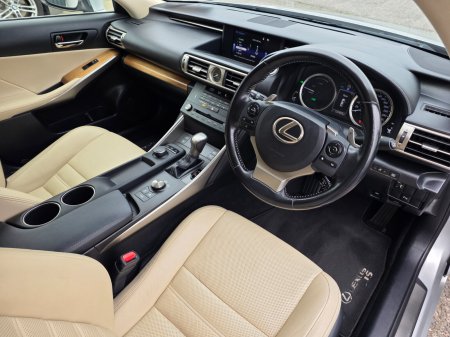 2017 Lexus IS - photo 9