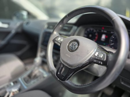 2018 Volkswagen Golf - photo 2