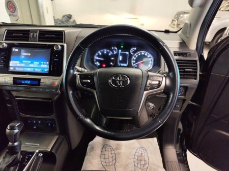2018 Toyota Land Cruiser - photo 9