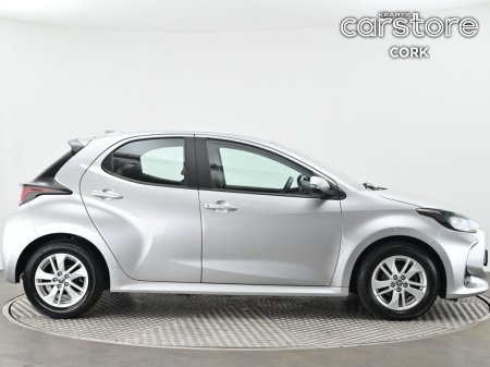 2024 Toyota Yaris - photo 2