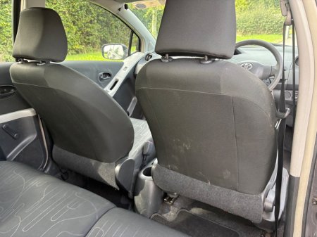 2010 Toyota Yaris - photo 15