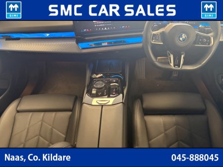 2025 BMW 5-Series - photo 12