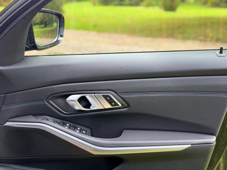 2022 BMW 3-Series - photo 13