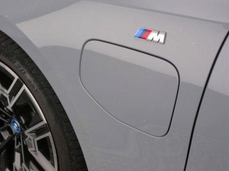 2024 BMW 5-Series - photo 26