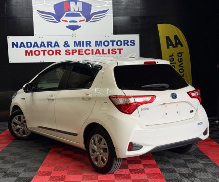 2017 Toyota Vitz - photo 13