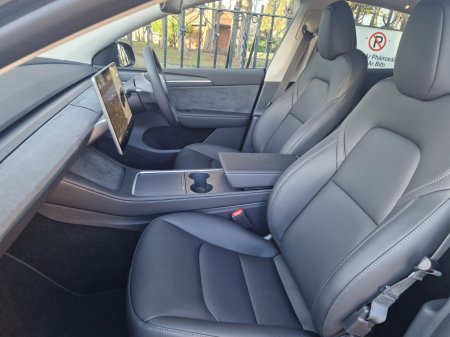 2024 Tesla Model Y - photo 9