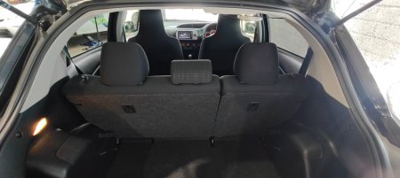 2014 Toyota Vitz - photo 33