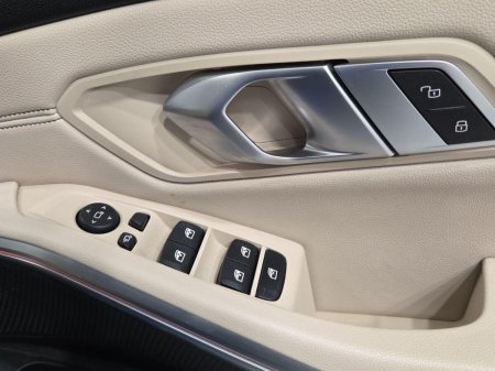 2022 BMW 3-Series - photo 23