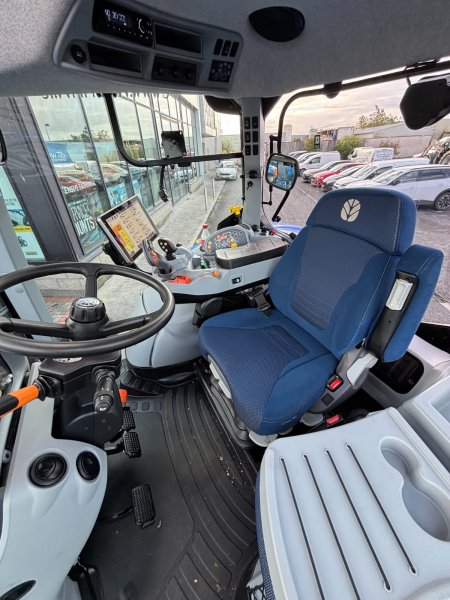 0 New Holland T7.225 - photo 5