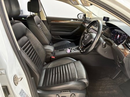 2020 Volkswagen Passat - photo 14