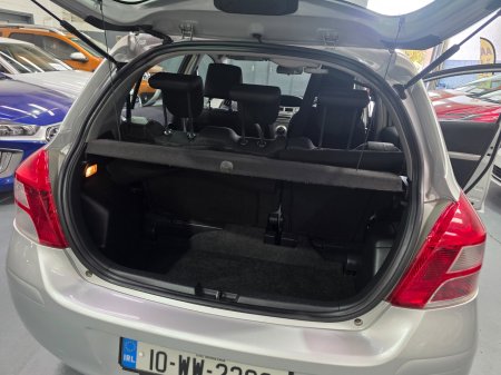 2010 Toyota Yaris - photo 14