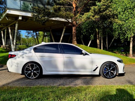 2022 BMW 5-Series - photo 3